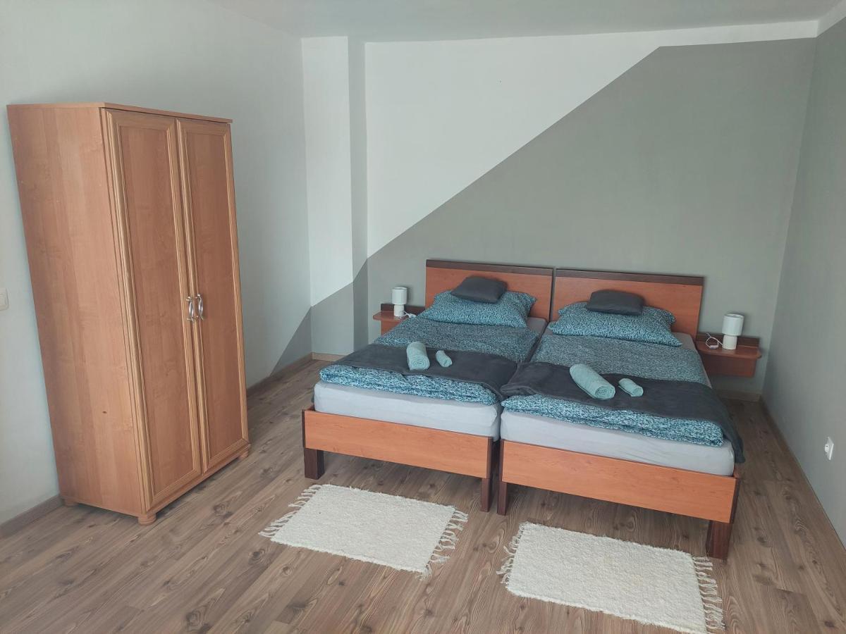 Jani Vendeghaz Ground Floor & Apartman Dovolenkový dom *
