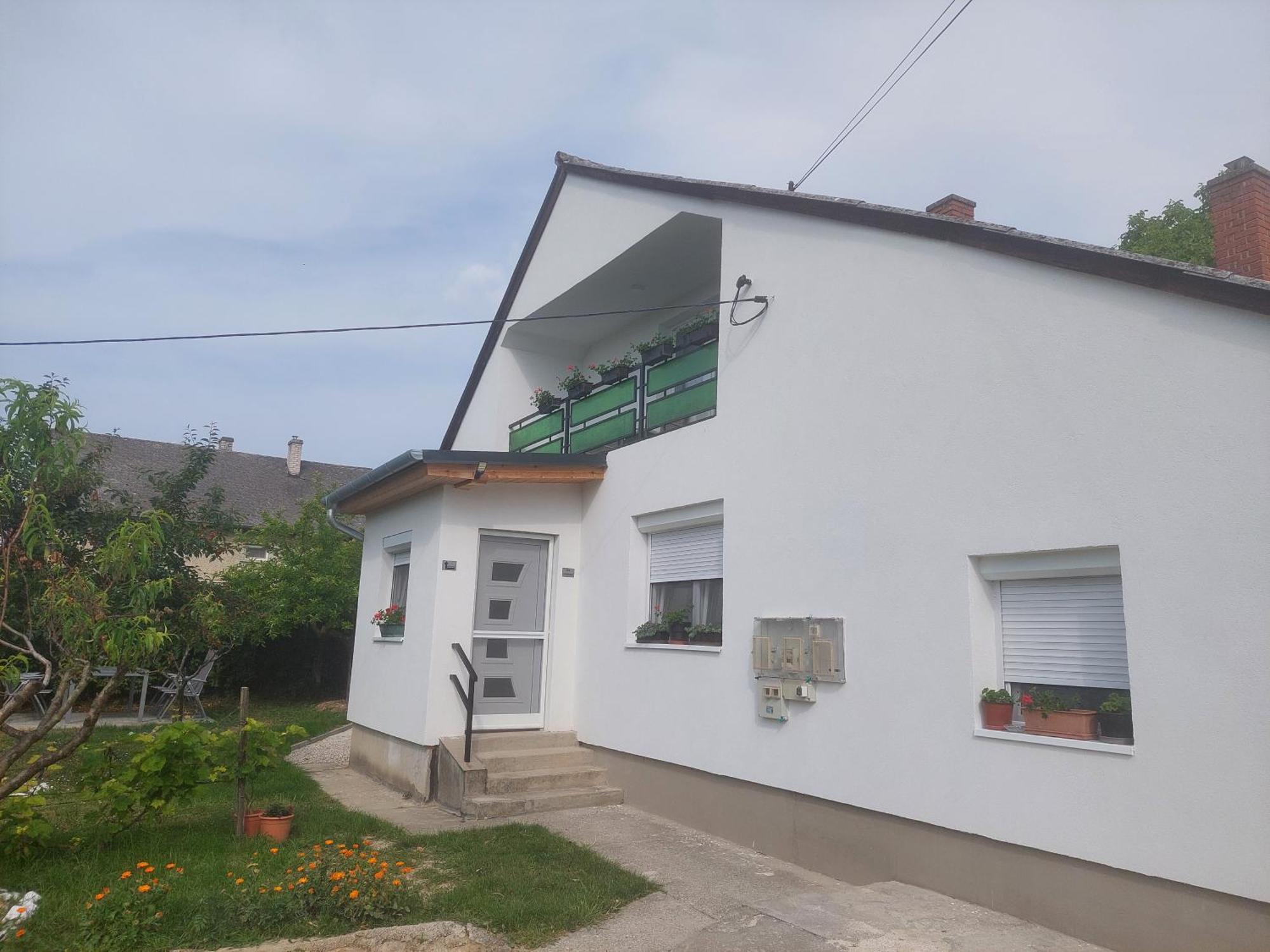 Dovolenkový dom Jani Vendeghaz Ground Floor & Apartman Balatonfured